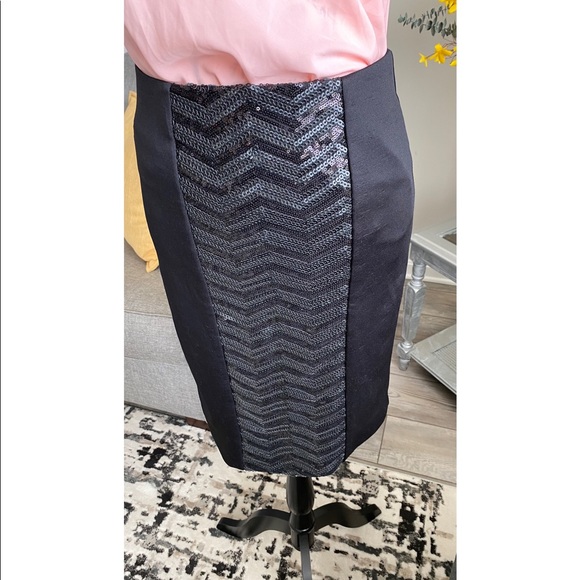 NY&Co Black Sequin Front Skirt. - Picture 2 of 7